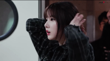 머리 묶는 은하