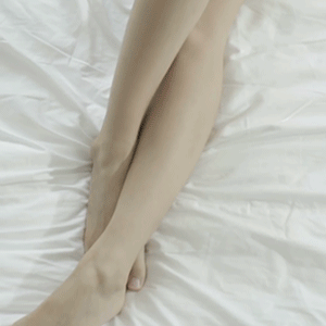침대위의 스텔라 민희 (데이터 주의)