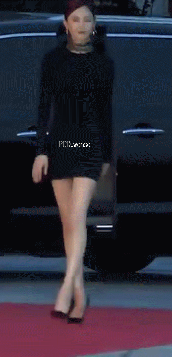 나나 등노출 원피스