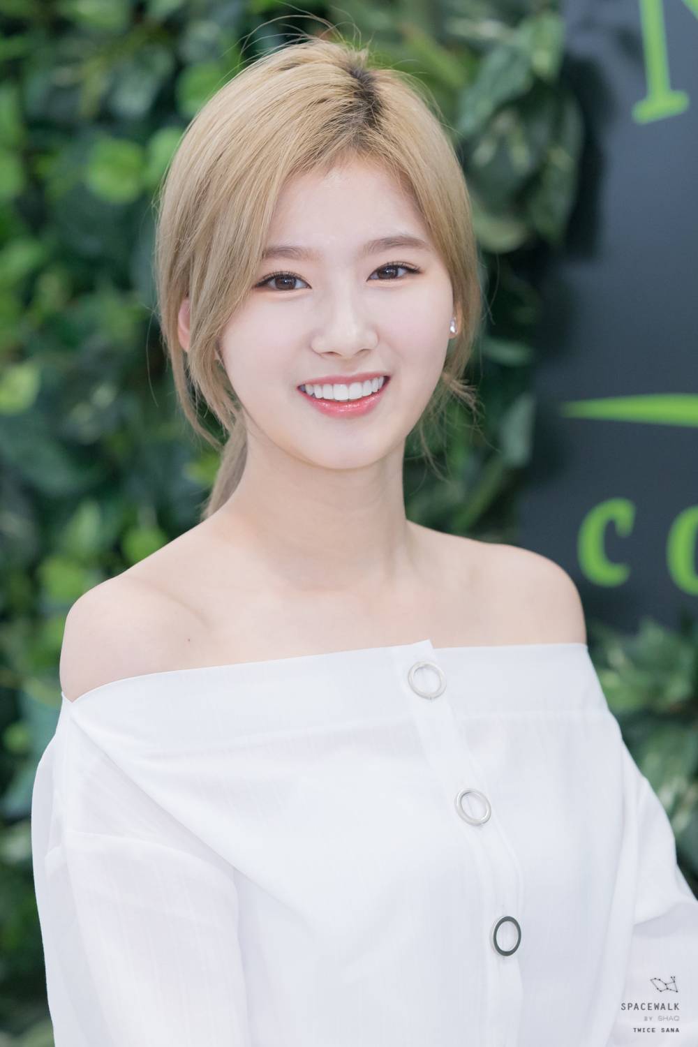 사나의 어깨선