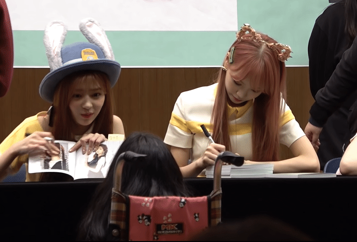190405 아이한테 싸인해주는 아이즈원(izone fansign)