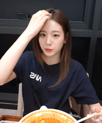 프로미스나인 귤먹방
