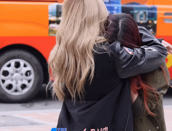 팬들의 선물에 우는 미나