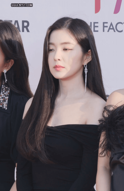 포토월 오프숄더 아이린