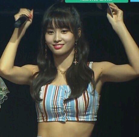 근육 뿜뿜한 모모