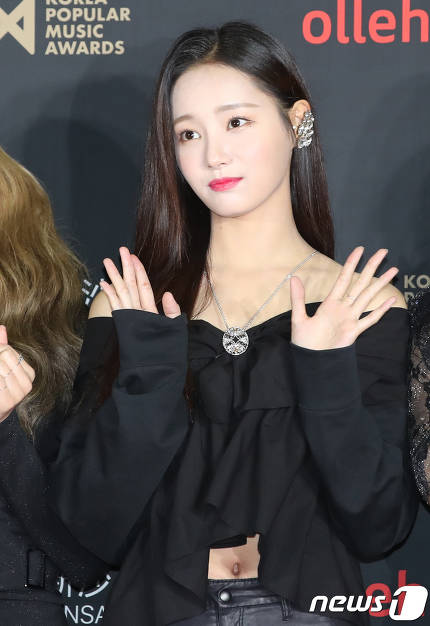 연우 배꼽