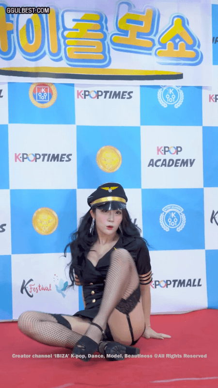 걸크러쉬 보미 망사스타킹 가터벨터.gif