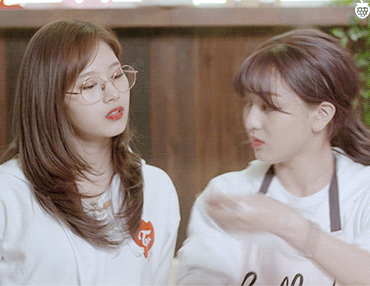 아기새들(사나,모모,다현) 먹이주는 어미새 지효