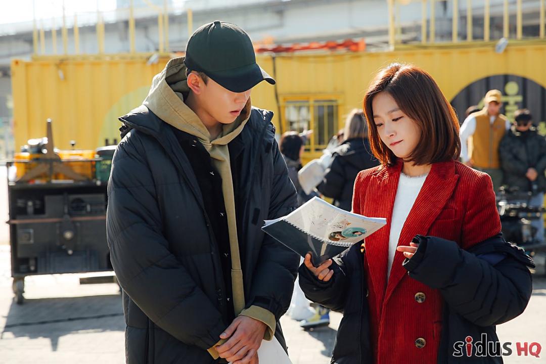 몸소 온도계가 되어 한강 수온을 체크해 [보아]요