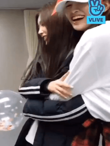 사이 좋은 안유진 강혜원 캐미
