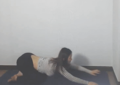 허리 쭉 펴주는 요가