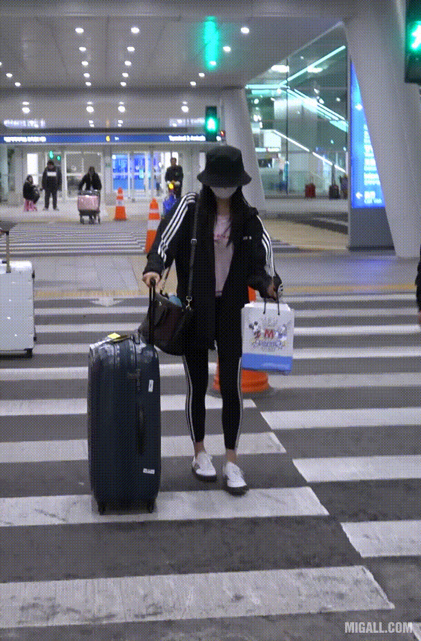 러블리즈 정예인 아디다스 깔맞춤