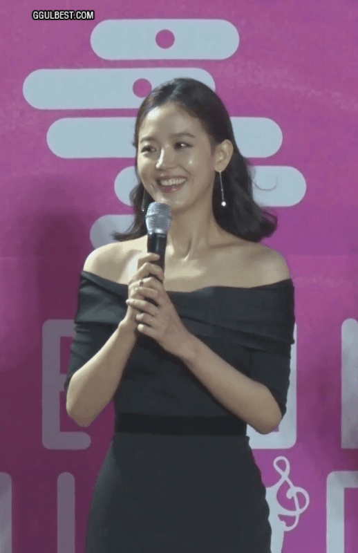 서울가요대상 레드카펫 강한나 오프숄더 드레스