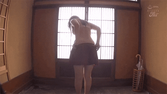 치마 내리는 처자