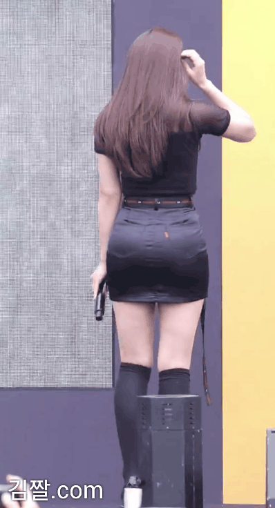 정은지 타이트한 치마 뒤태