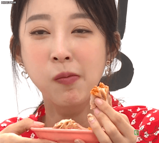 매운거 먹고 입술 뒤집어진 혜린