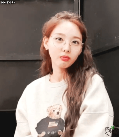 안경알 없는 나연