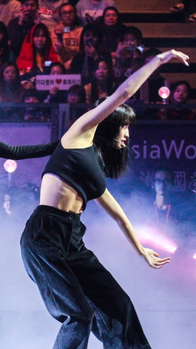 근육 뿜뿜한 모모