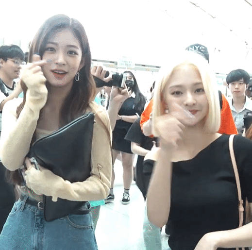 프로미스나인 출국
