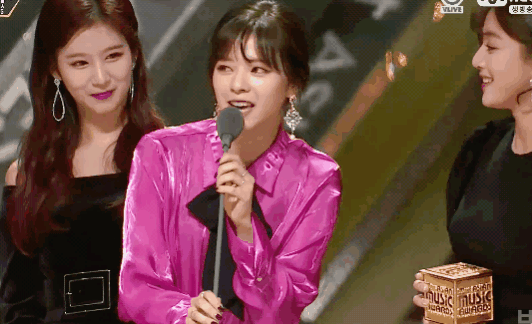 베스트 여자 그룹상 받은 트와이스 지효,정연 수상소감