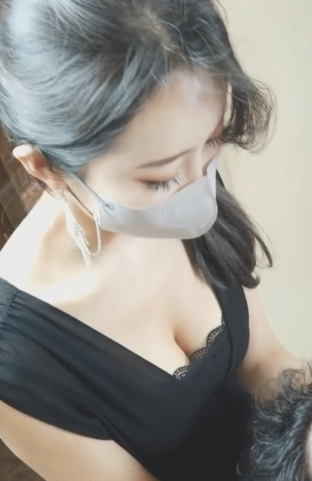 마사지 해주는 메텔이모 가슴골