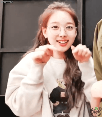 안경알 없는 나연