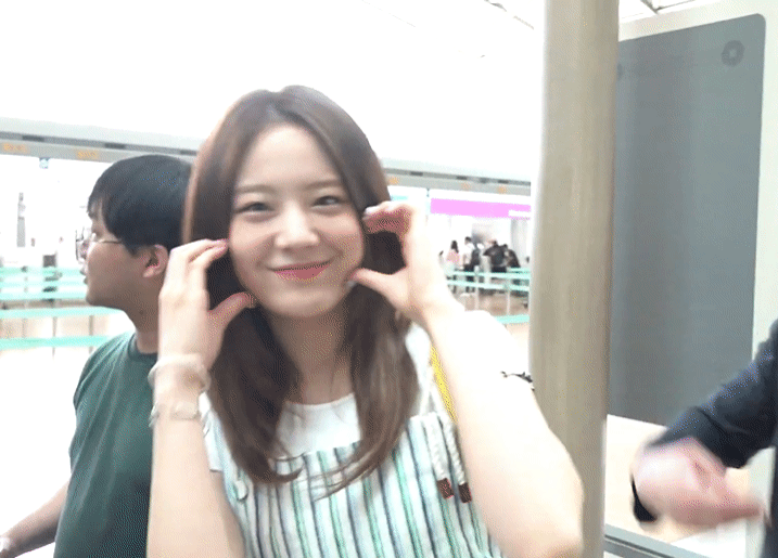 프로미스나인 출국