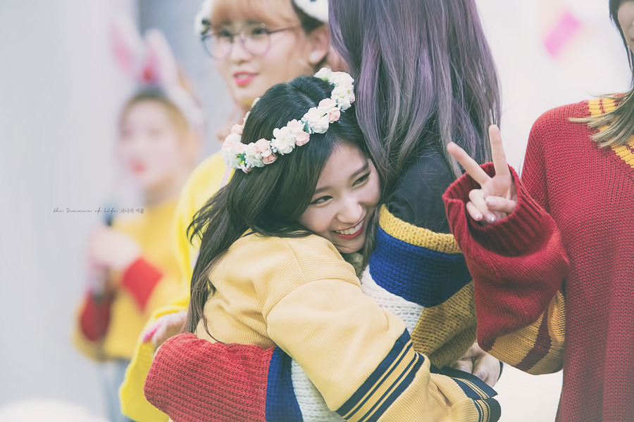 쯔위 옆에 있으면 쪼꼬미가 되는 사나