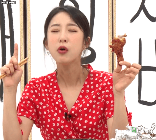 매운거 먹고 입술 뒤집어진 혜린