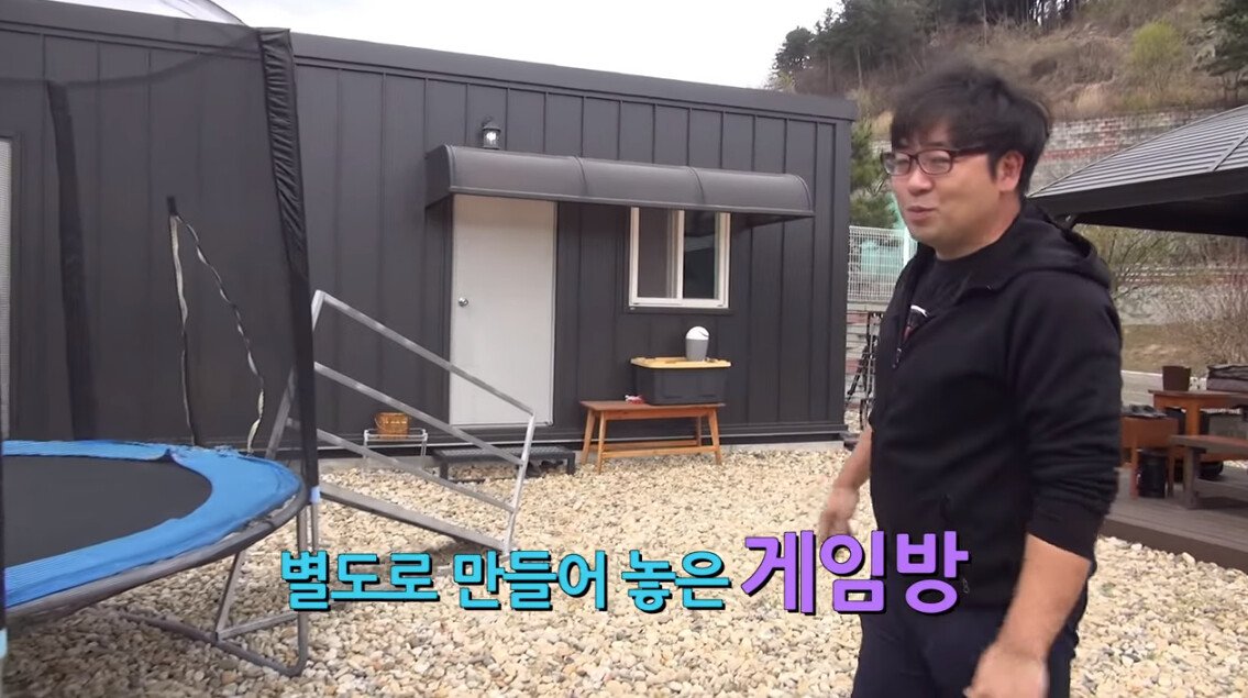 게임방까지 만든 유부남 레이싱 게임 덕후