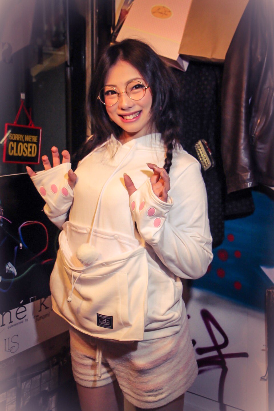 사진 안경 쓴 사쿠야 유아