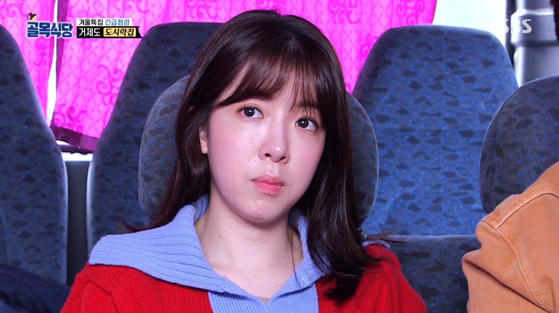 혹시 촬영 나왔나 경계 중
