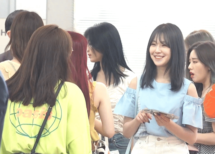 프로미스나인 출국