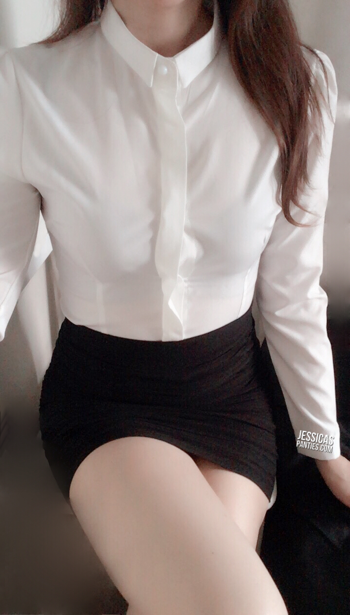 조수석 흰셔츠녀