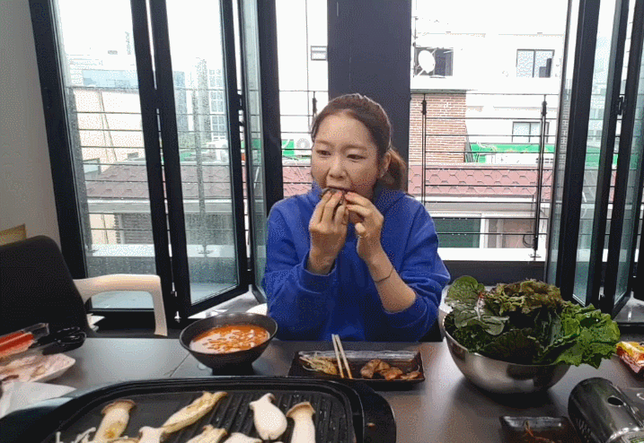 오마이걸 지호 먹방모음