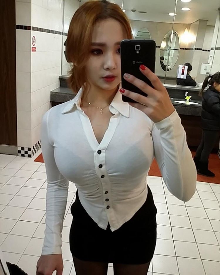 압도적인 블라우스 핏