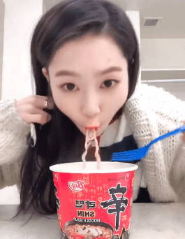 오마이걸 지호 먹방모음