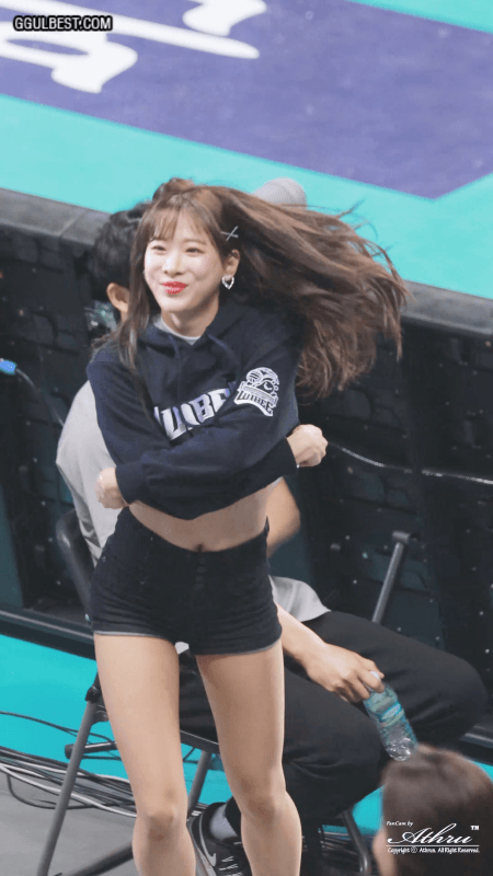 옷벗는 치어리더 김한나.gif