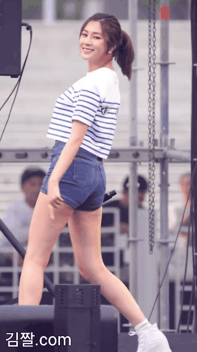 오하영 청반바지 뒤태