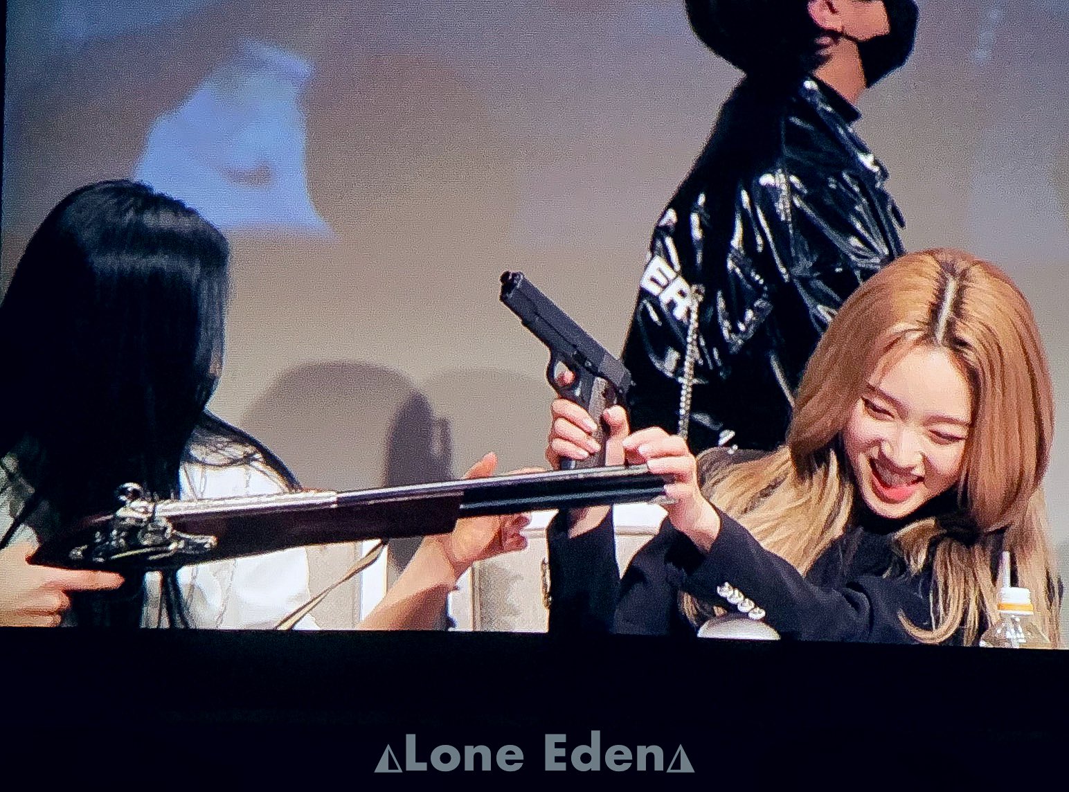 사진 이달의소녀 총쏘는 혜주