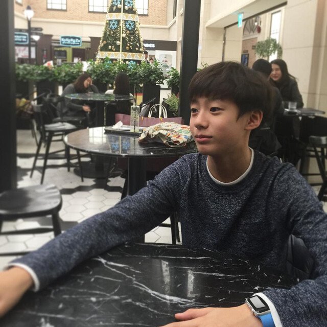 훈훈하다고 화제였던 윤상 아들 최근 모습