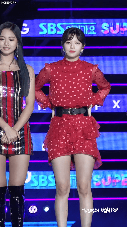 레드 땡땡이 정연