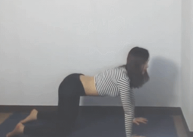 허리 쭉 펴주는 요가