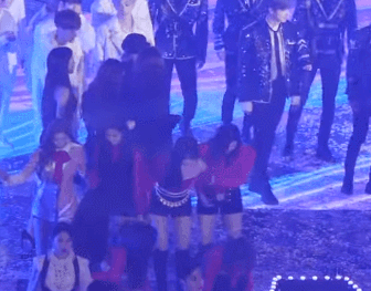 유장꾸에게 당하는 지효(feat.사나)