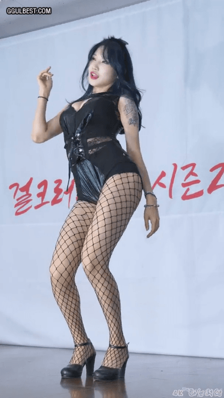 걸크러쉬(girl crush) (태리) 찢어진 망사 스타킹.gif