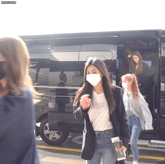 190423 아이즈원 출국