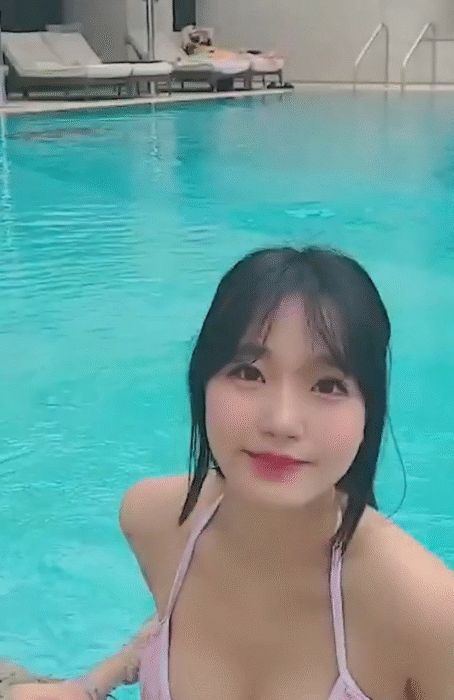 트위치 수련수련 호캉스 비키니