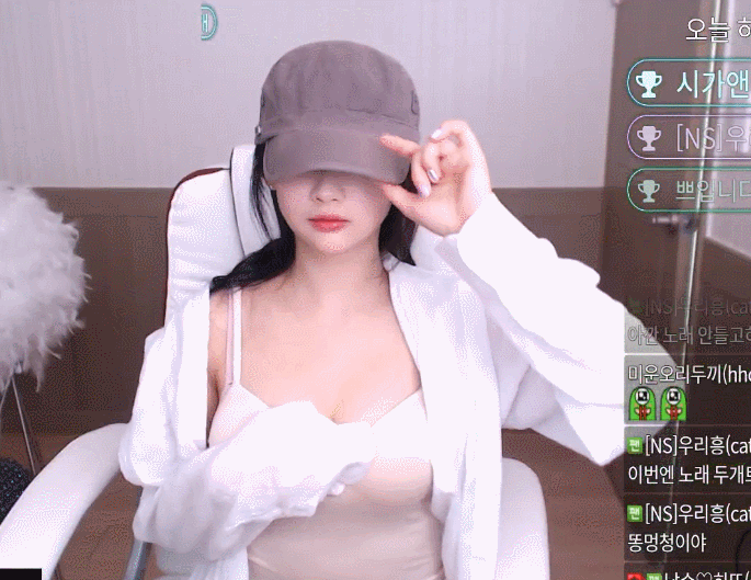 끈나시에 모자 쓴 BJ 히또