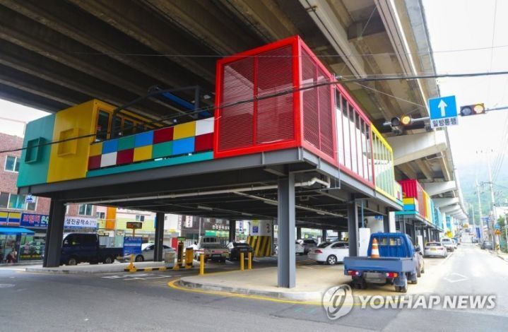 번영로 고가도로 하부에 조성된 &#039;비콘 그라운드&#039;