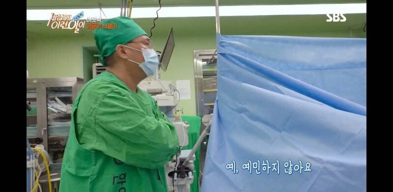 우산 촉이 머리 속에 들어간 사연
